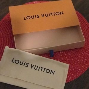 Louis Vuitton wallet box w/dust cover